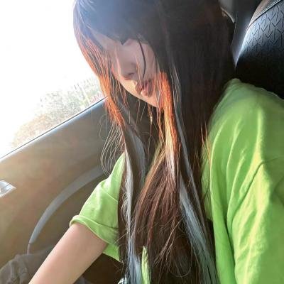 戴手铐的旅客